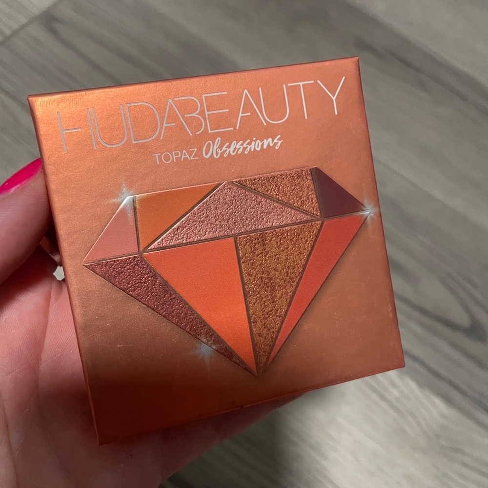 Huda beauty Topaz Obsessions palette